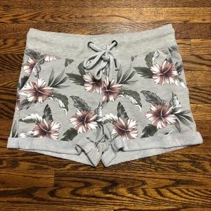Woman’s Floral print grey lounge shorts size small